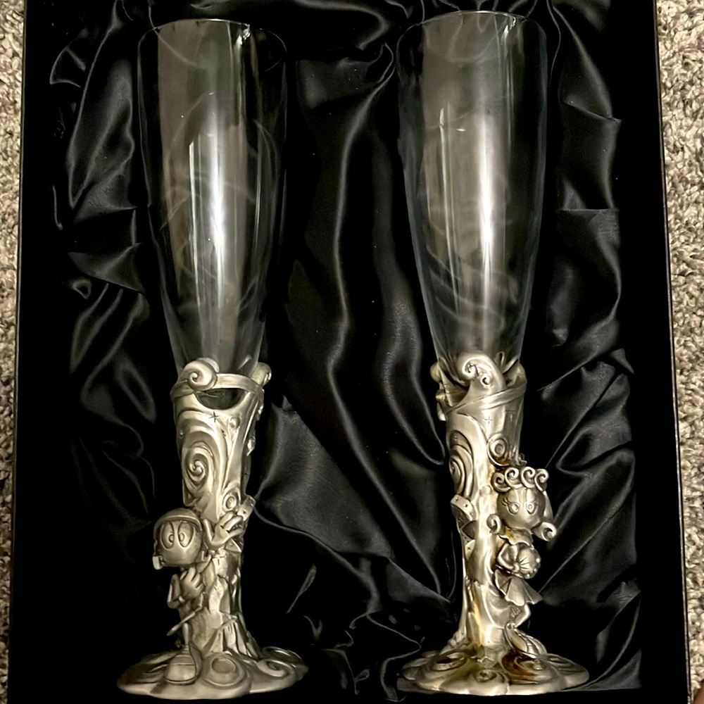 Mr and Mrs Marvin toasting glasses. 742/1000